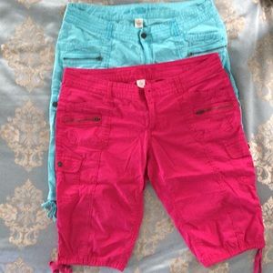 2 pairs Arizona juniors capris